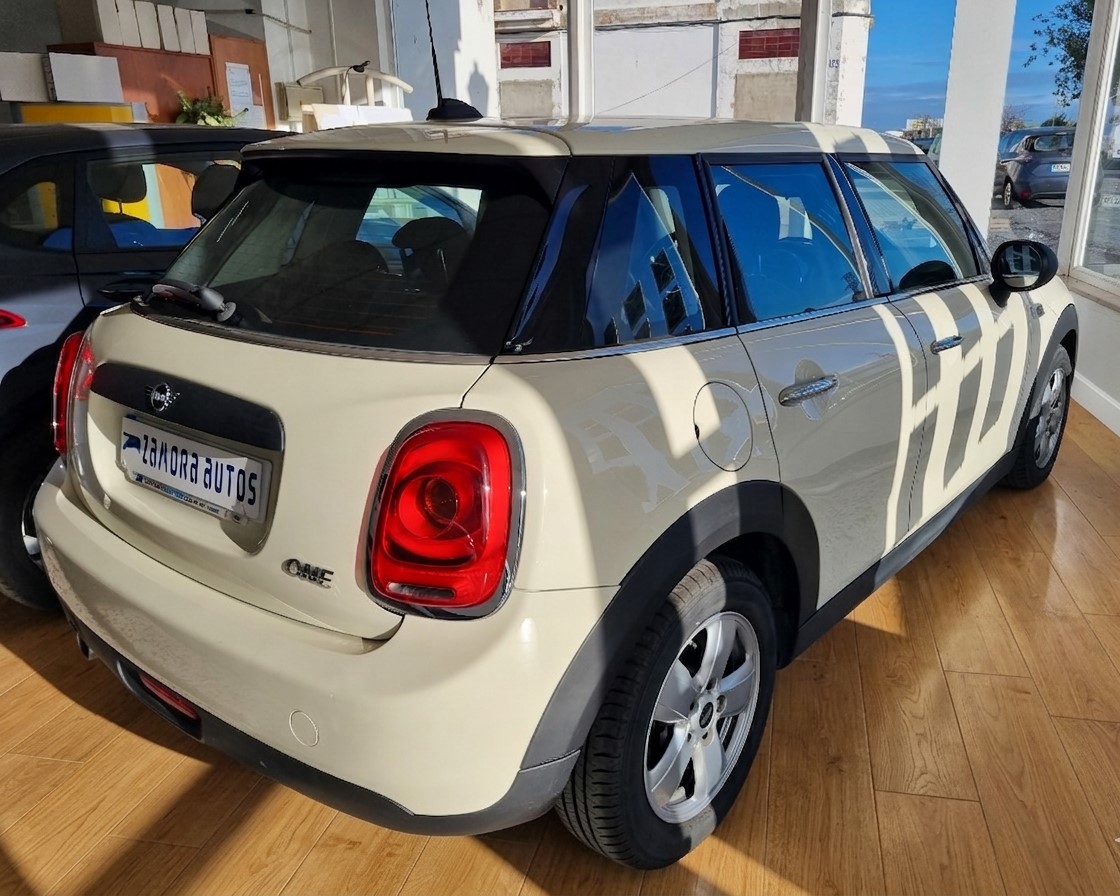 MINI ONE 5 PUERTAS